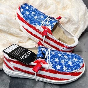 Hey Dude Wendy Star Spangled NWT Size 6